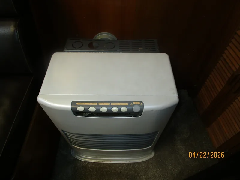 Slide: The Image of 49' DeFever salon heating system - 6062139