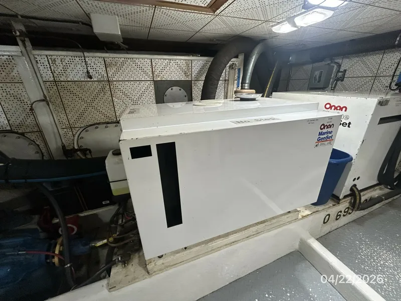 Slide: The Image of 49' DeFever 9 kW generator soundbox - 6061895