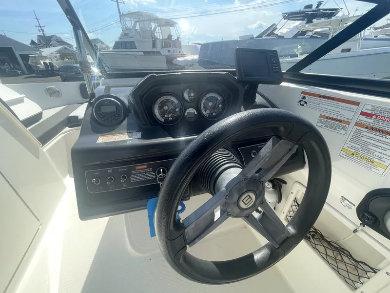 Slide: The Image of Bayliner VR6 Bowrider I/O 2019 - 6062741
