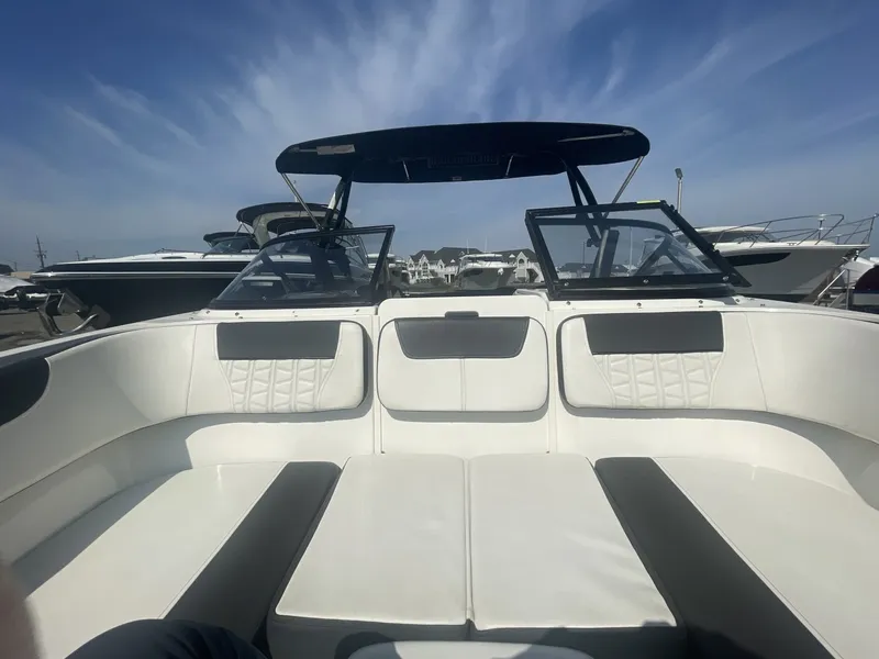 Slide: The Image of Bayliner VR6 Bowrider I/O 2019 - 6062738