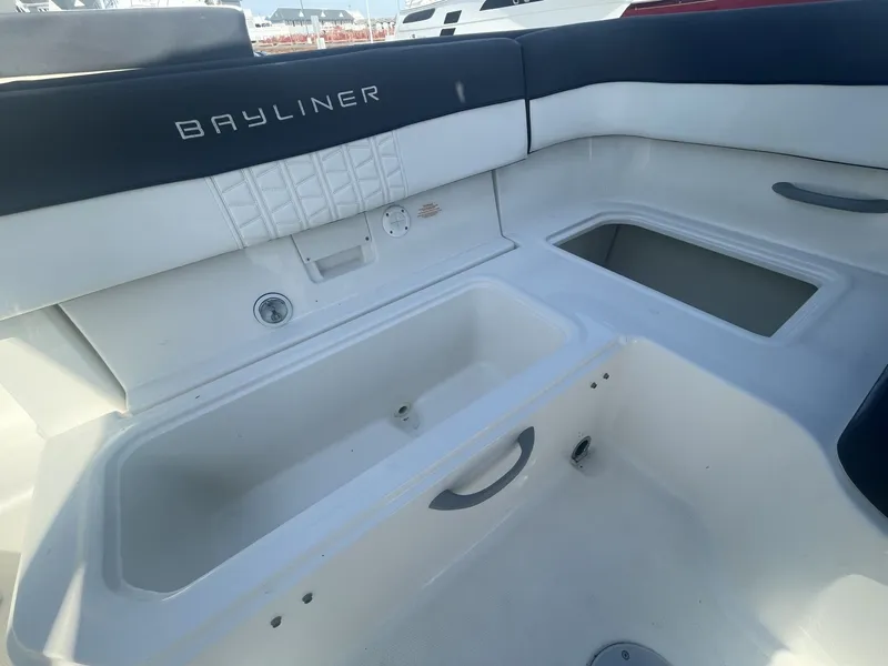 Slide: The Image of Bayliner VR6 Bowrider I/O 2019 - 6062751