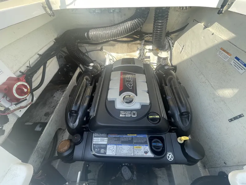 Slide: The Image of Bayliner VR6 Bowrider I/O 2019 - 6062754