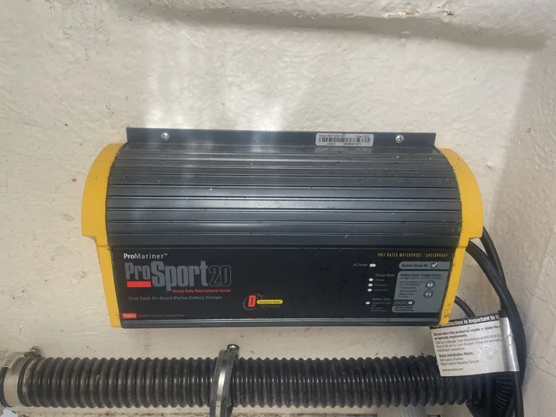 Slide: The Image of Bayliner VR6 Bowrider I/O 2019 - 6062752