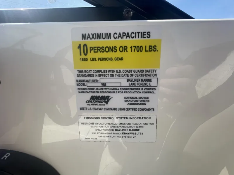 Slide: The Image of Bayliner VR6 Bowrider I/O 2019 - 6062743