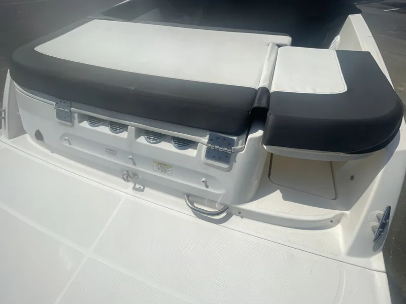 Slide: The Image of Bayliner VR6 Bowrider I/O 2019 - 6062762