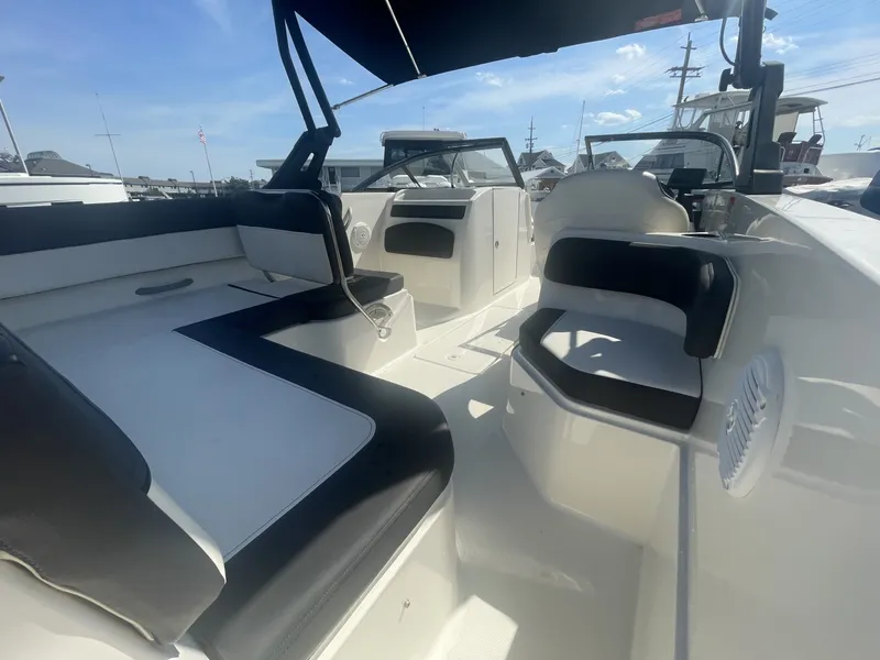 Slide: The Image of Bayliner VR6 Bowrider I/O 2019 - 6062750