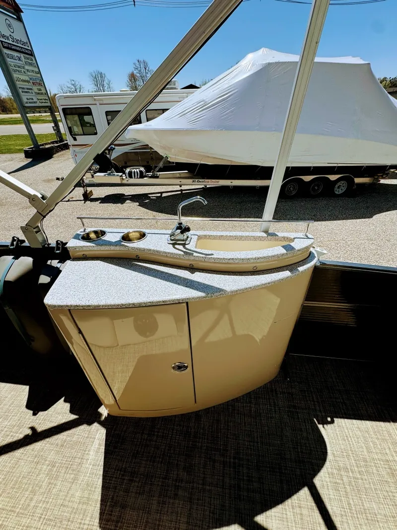 Slide: The Image of Misty Harbor 2385 Skye SL 2016 - 6062782