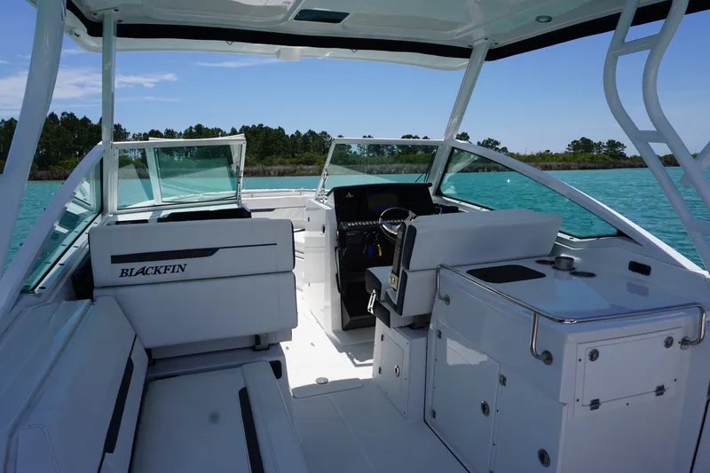 Slide: The Image of 2023 27 Blackfin 272 DC Cockpit (7) - 6090248