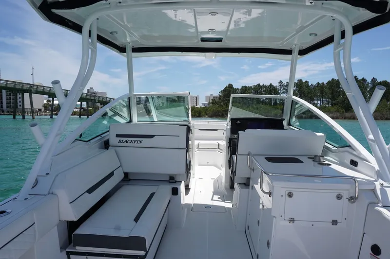 Slide: The Image of 2023 27 Blackfin 272 DC Cockpit (8) - 6090234