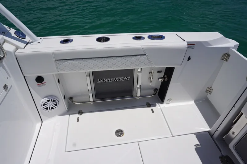 Slide: The Image of 2023 27 Blackfin 272 DC Cockpit (4) - 6090258