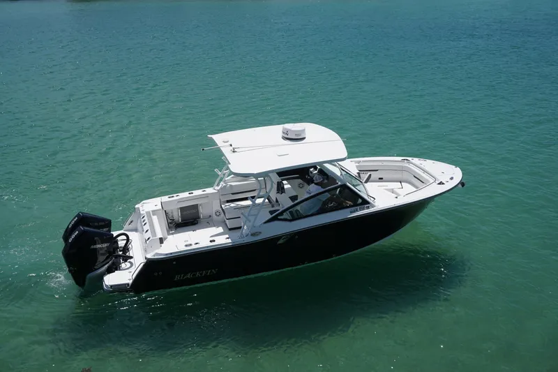 Slide: The Image of 2023 27 Blackfin 272 DC Starboard Profile (1) - 6090270