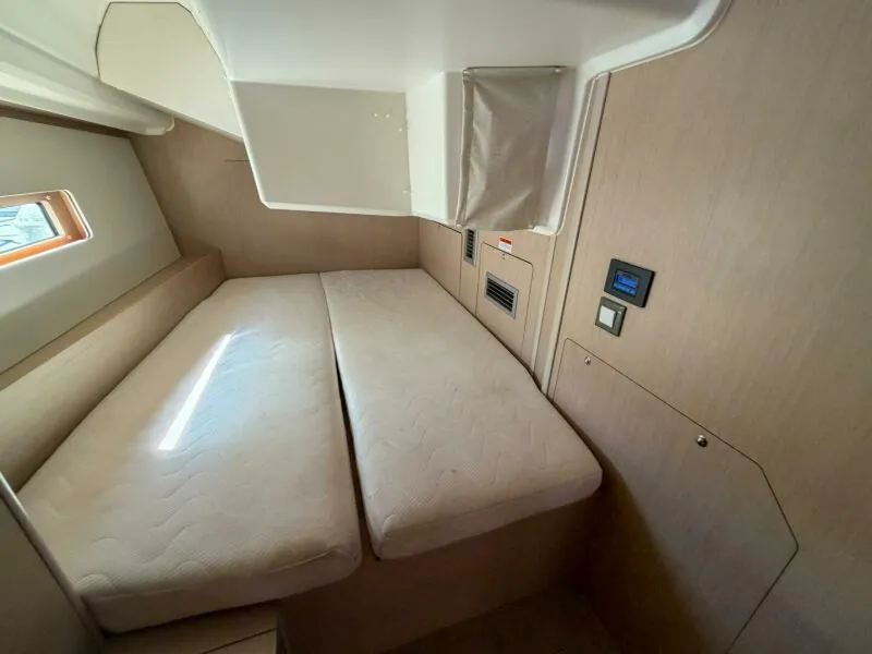 Slide: The Image of Beneteau 40.1 2022 - 6063263