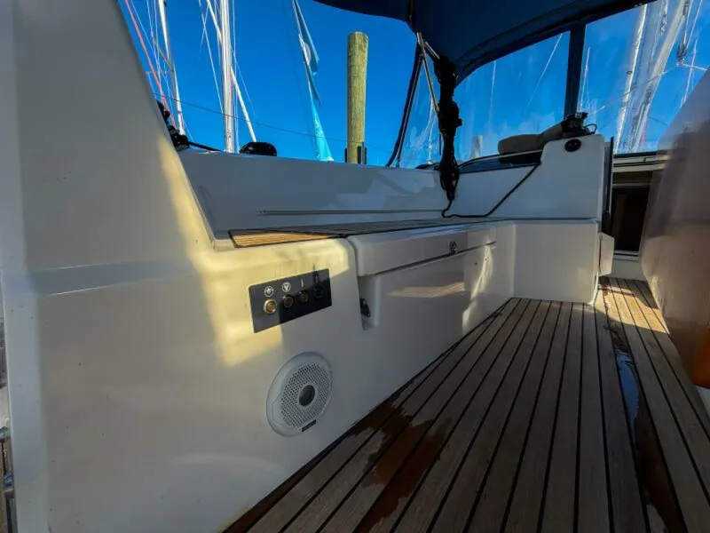 Slide: The Image of Beneteau 40.1 2022 - 6063317