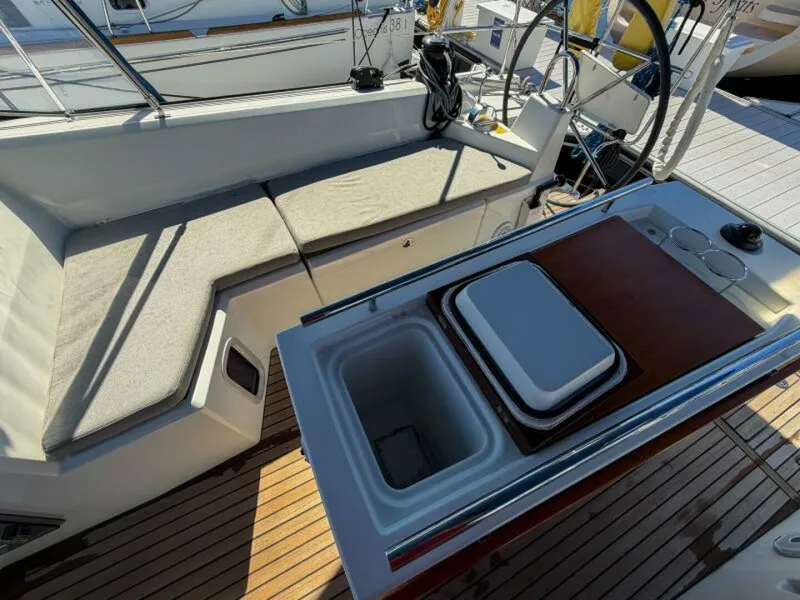 Slide: The Image of Beneteau 40.1 2022 - 6063329