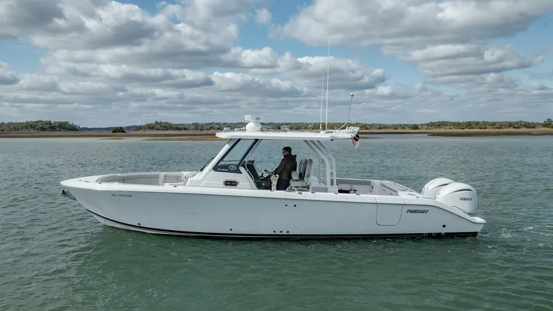 The Image of Pursuit 328S Sport 2022 - 6063410