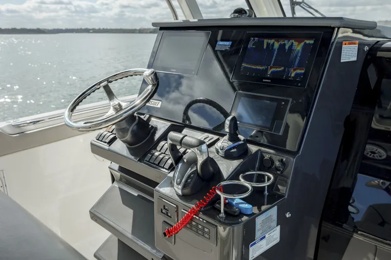 Slide: The Image of Pursuit 328S Sport 2022 - 6063433