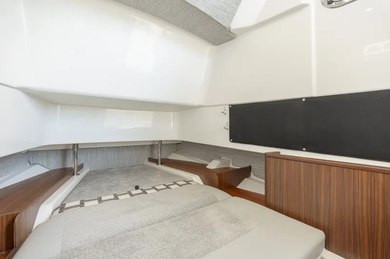 Slide: The Image of Pursuit 328S Sport 2022 - 6063453