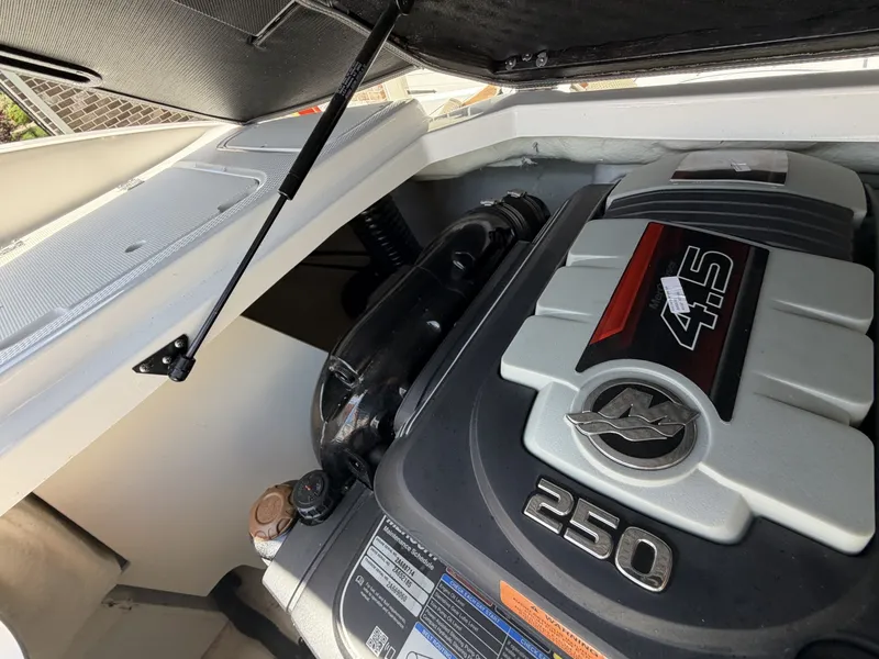 Slide: The Image of Chaparral 21 SSi 2022 - 6064076