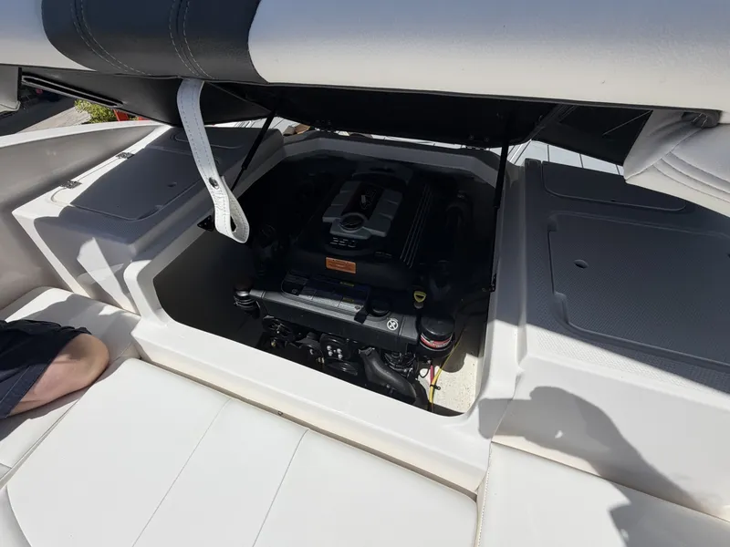 Slide: The Image of Chaparral 21 SSi 2022 - 6064086