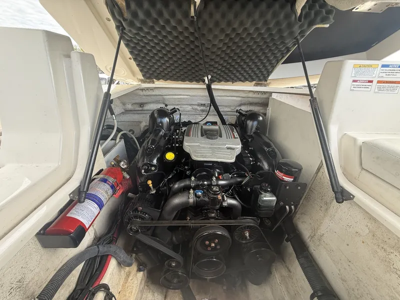 Slide: The Image of Sea Ray 240 Sundeck 2015 - 6064155