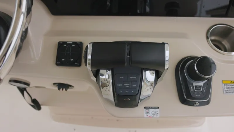 Slide: The Image of Boston Whaler 380 Outrage 2018 - 6259558