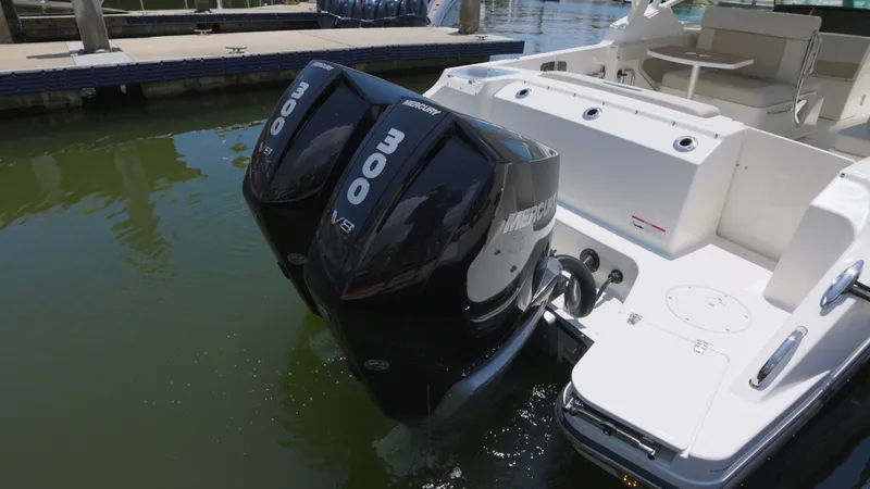 Slide: The Image of Boston Whaler Vantage 2024 - 6070038