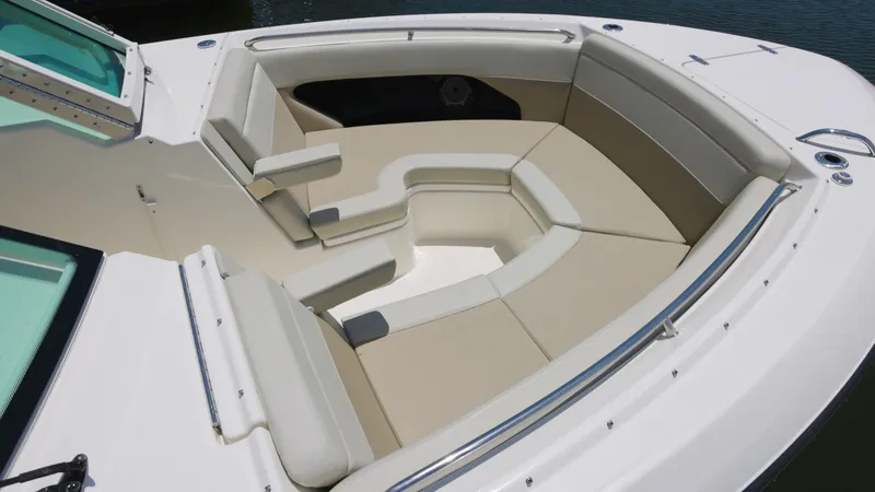 Slide: The Image of Boston Whaler Vantage 2024 - 6070026