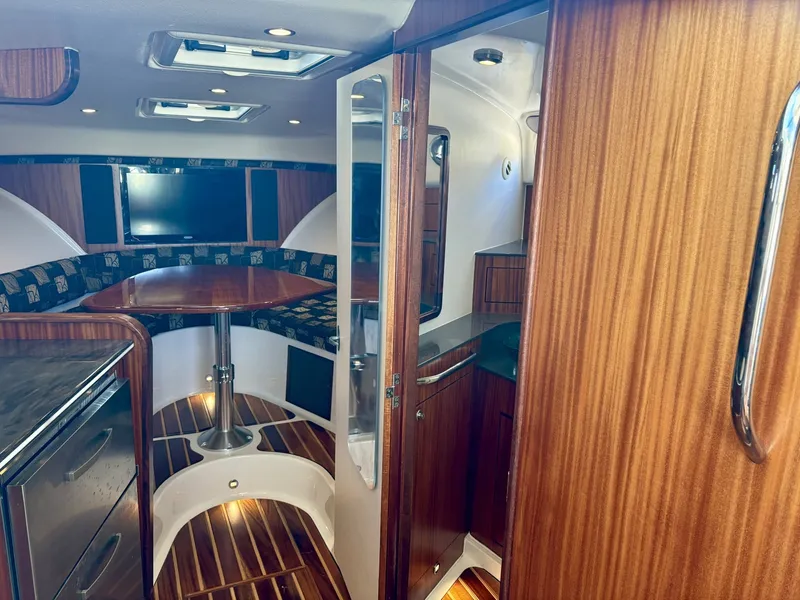 Slide: The Image of Pursuit 38 SALTY SUSEA - Interior - 6064762