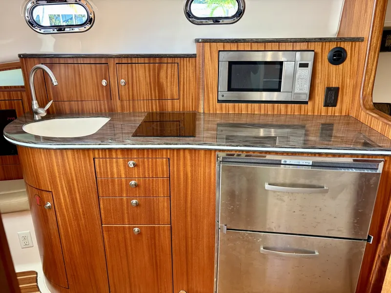 Slide: The Image of Pursuit 38 SALTY SUSEA - Interior - 6064775