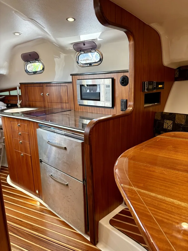 Slide: The Image of Pursuit 38 SALTY SUSEA - Interior - 6064766