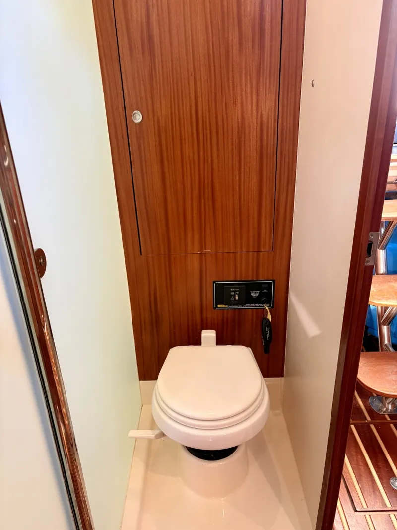 Slide: The Image of Pursuit 38 SALTY SUSEA - Head - 6064765