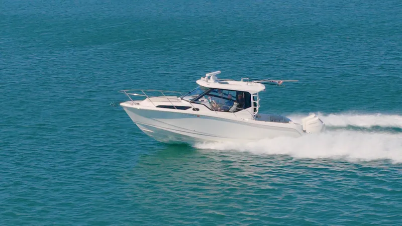 Slide: The Image of Pre Owned 2023 BW325 Conquest.00_00_23_18.Still014 - 6069955