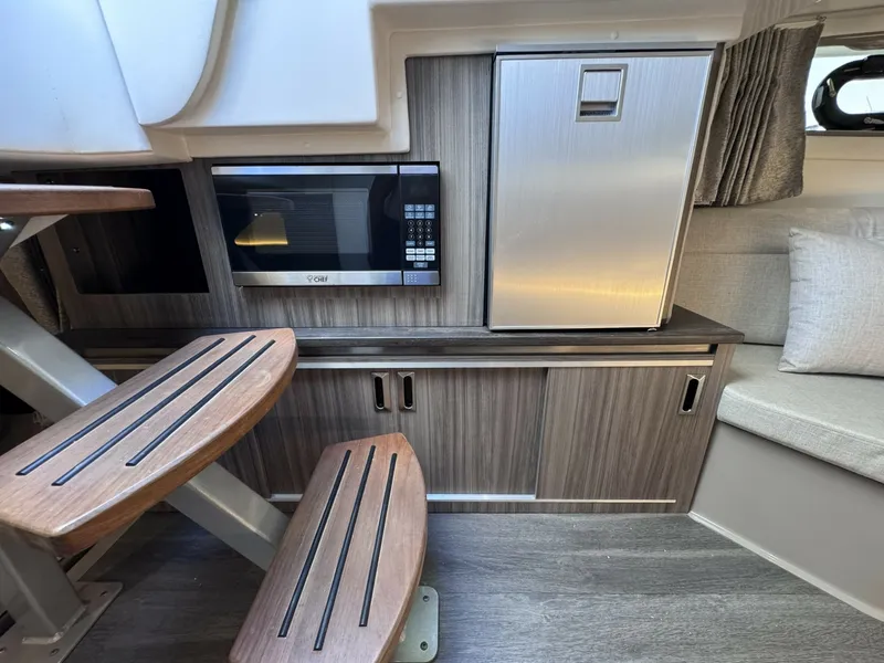 Slide: The Image of Sea Ray 320 Sundancer 2021 - 6064998