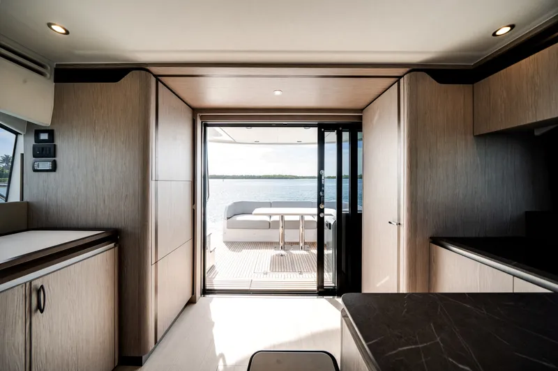 Slide: The Image of Azimut 53 FLY 2024 - 6065061