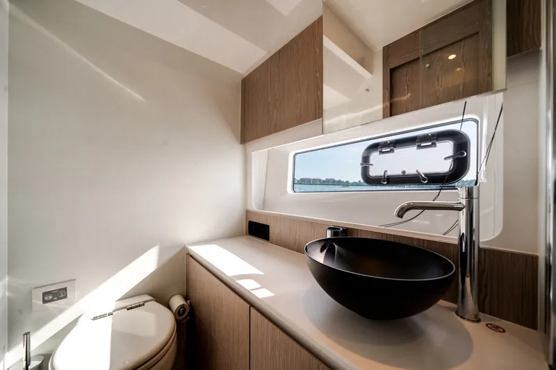 Slide: The Image of Azimut 53 FLY 2024 - 6065087