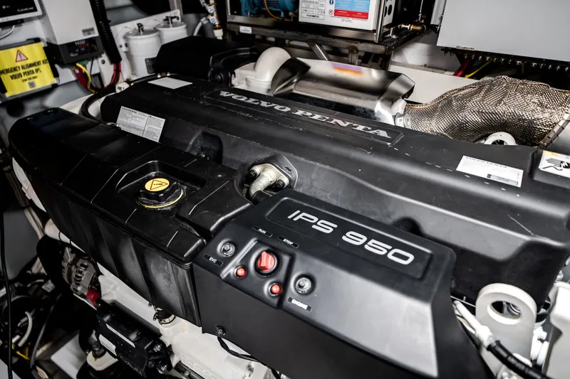 Slide: The Image of Azimut 53 FLY 2024 - 6065094