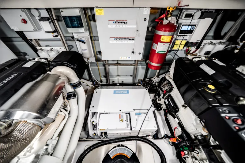 Slide: The Image of Azimut 53 FLY 2024 - 6065095