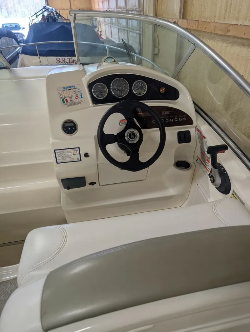 Slide: The Image of Sea Ray 240 Sundancer 2006 - 6065128