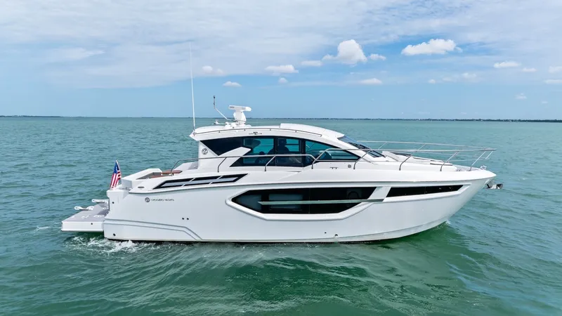 The Image of 2019 Cruisers Yachts 42 Cantius 'Truly Ineffable' - 6066576