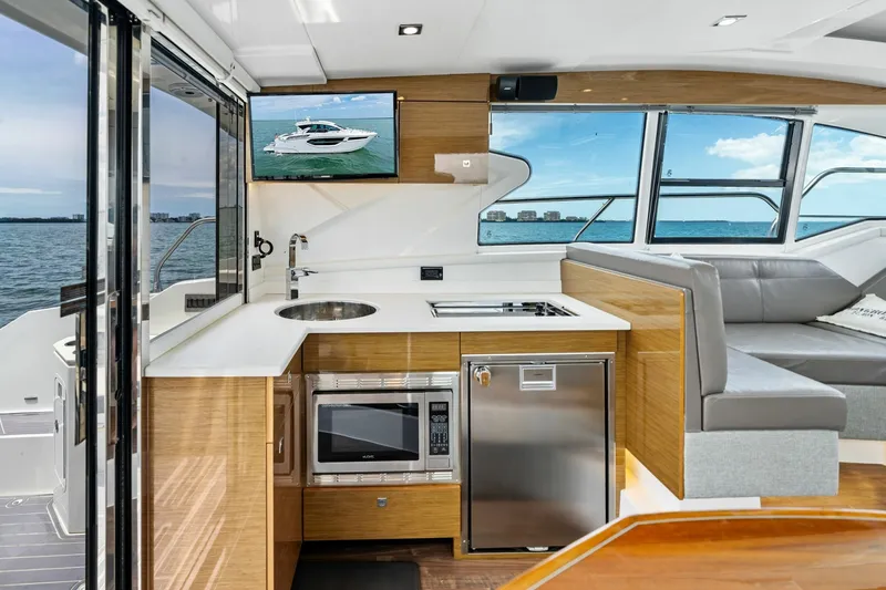 Slide: The Image of 2019 Cruisers Yachts 42 Cantius 'Truly Ineffable' - 6066593