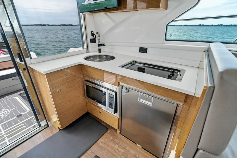 Slide: The Image of 2019 Cruisers Yachts 42 Cantius 'Truly Ineffable' - 6066595
