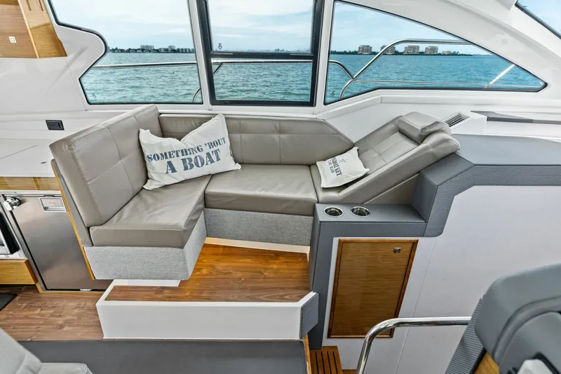 Slide: The Image of 2019 Cruisers Yachts 42 Cantius 'Truly Ineffable' - 6066600