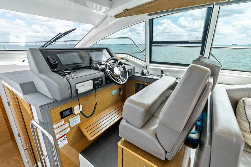 Slide: The Image of 2019 Cruisers Yachts 42 Cantius 'Truly Ineffable' - 6066607
