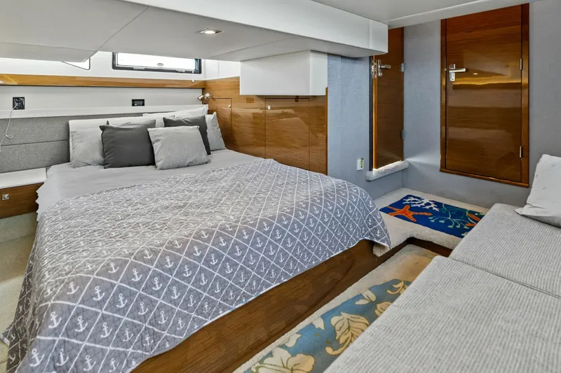 Slide: The Image of 2019 Cruisers Yachts 42 Cantius 'Truly Ineffable' - 6066616