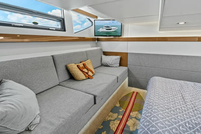 Slide: The Image of 2019 Cruisers Yachts 42 Cantius 'Truly Ineffable' - 6066619