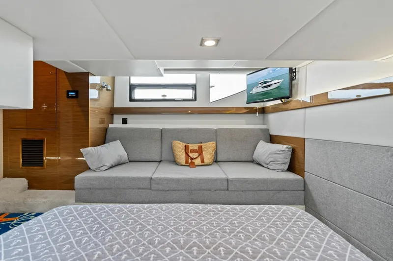 Slide: The Image of 2019 Cruisers Yachts 42 Cantius 'Truly Ineffable' - 6066621