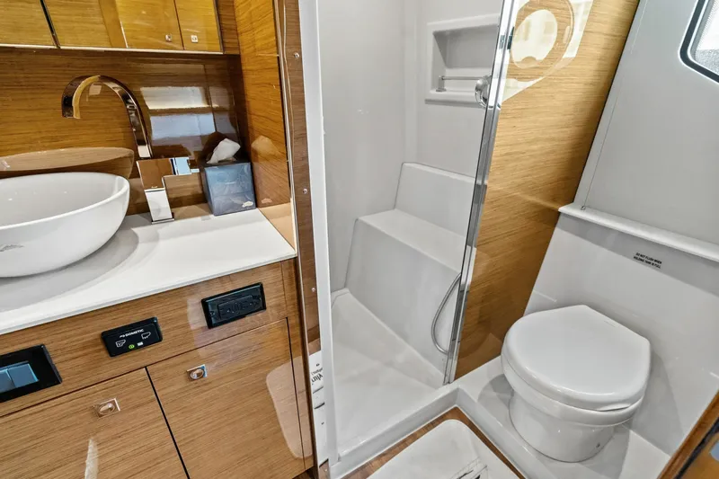 Slide: The Image of 2019 Cruisers Yachts 42 Cantius 'Truly Ineffable' Head - 6066622