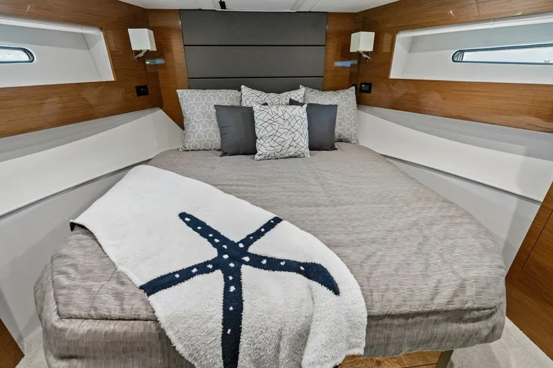 Slide: The Image of 2019 Cruisers Yachts 42 Cantius 'Truly Ineffable' Forward Stateroom - 6066627