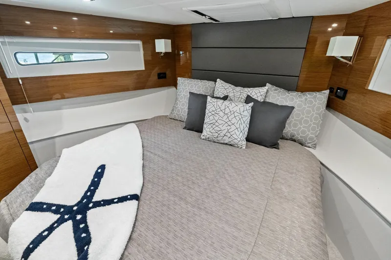 Slide: The Image of 2019 Cruisers Yachts 42 Cantius 'Truly Ineffable' - 6066628