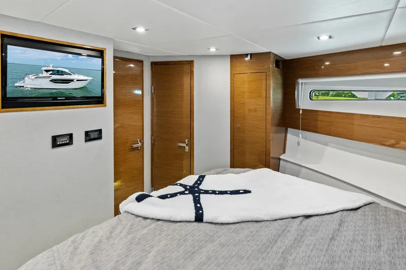 Slide: The Image of 2019 Cruisers Yachts 42 Cantius 'Truly Ineffable' - 6066629